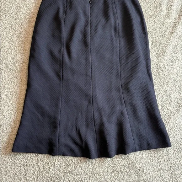 Elegant Black Women's Skirt - Picture 2 of 5